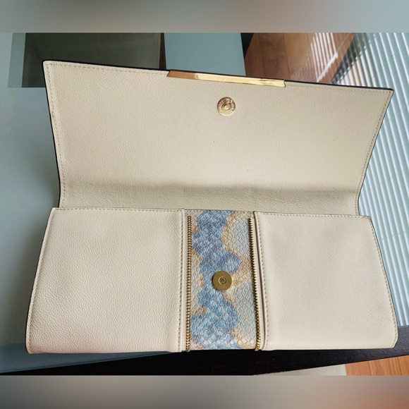 Vince Camuto leather clutch in beige/cream and blue with gold hardware. - Picture 3 of 5